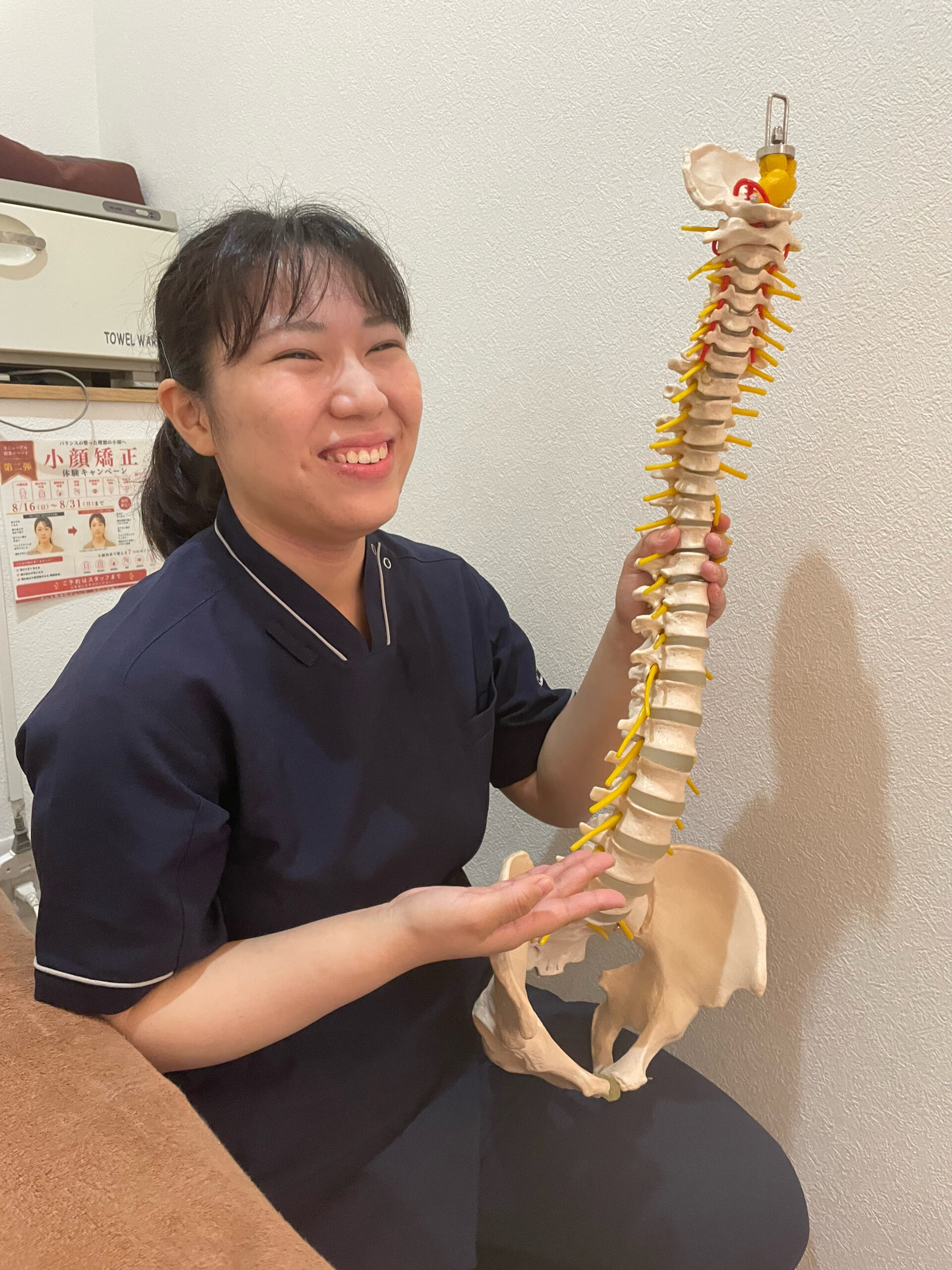 セレネ整骨院鍼灸院 骨模型 カウンセリング写真